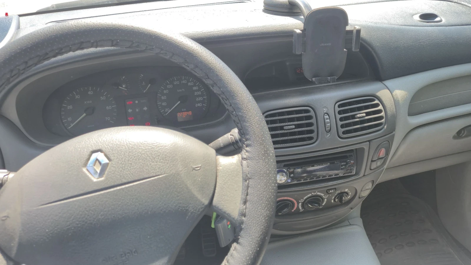Renault Scenic 1.6 16V, снимка 8 - Автомобили и джипове - 55352478