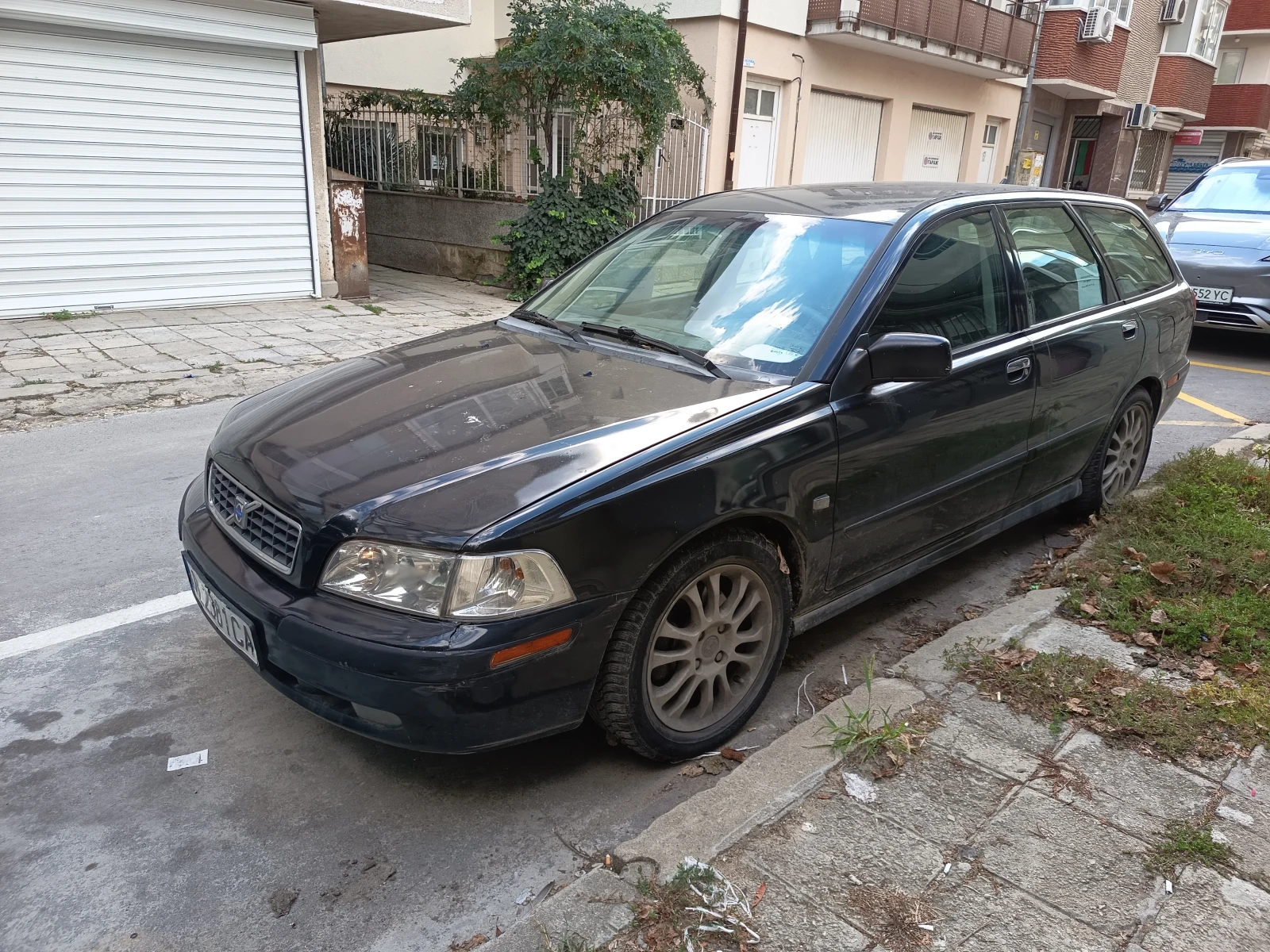 Volvo V40, снимка 2 - Автомобили и джипове - 56074276