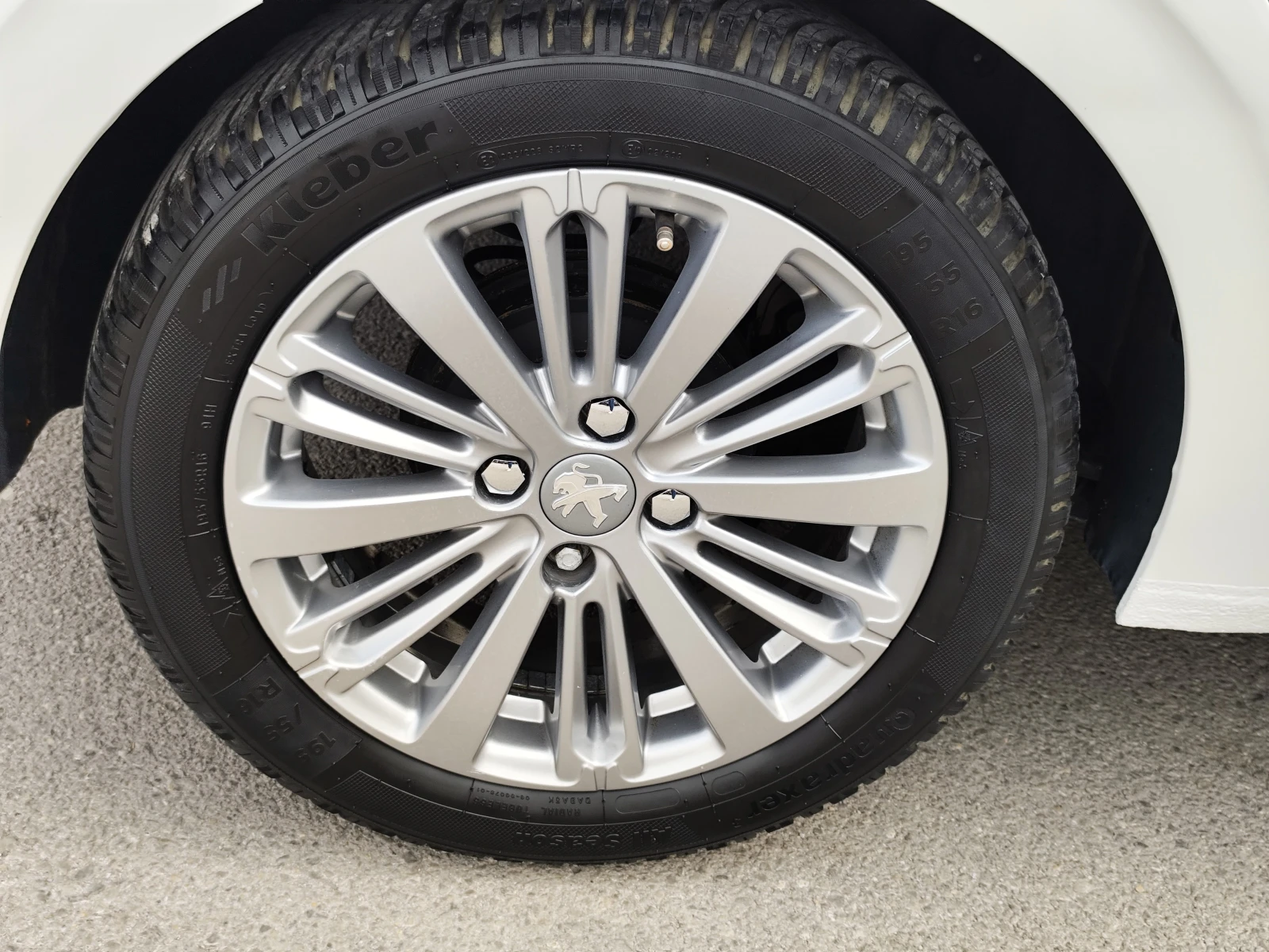 Peugeot 208 1.6HDi* FACE* EURO6B* LED* , снимка 16 - Автомобили и джипове - 56083080
