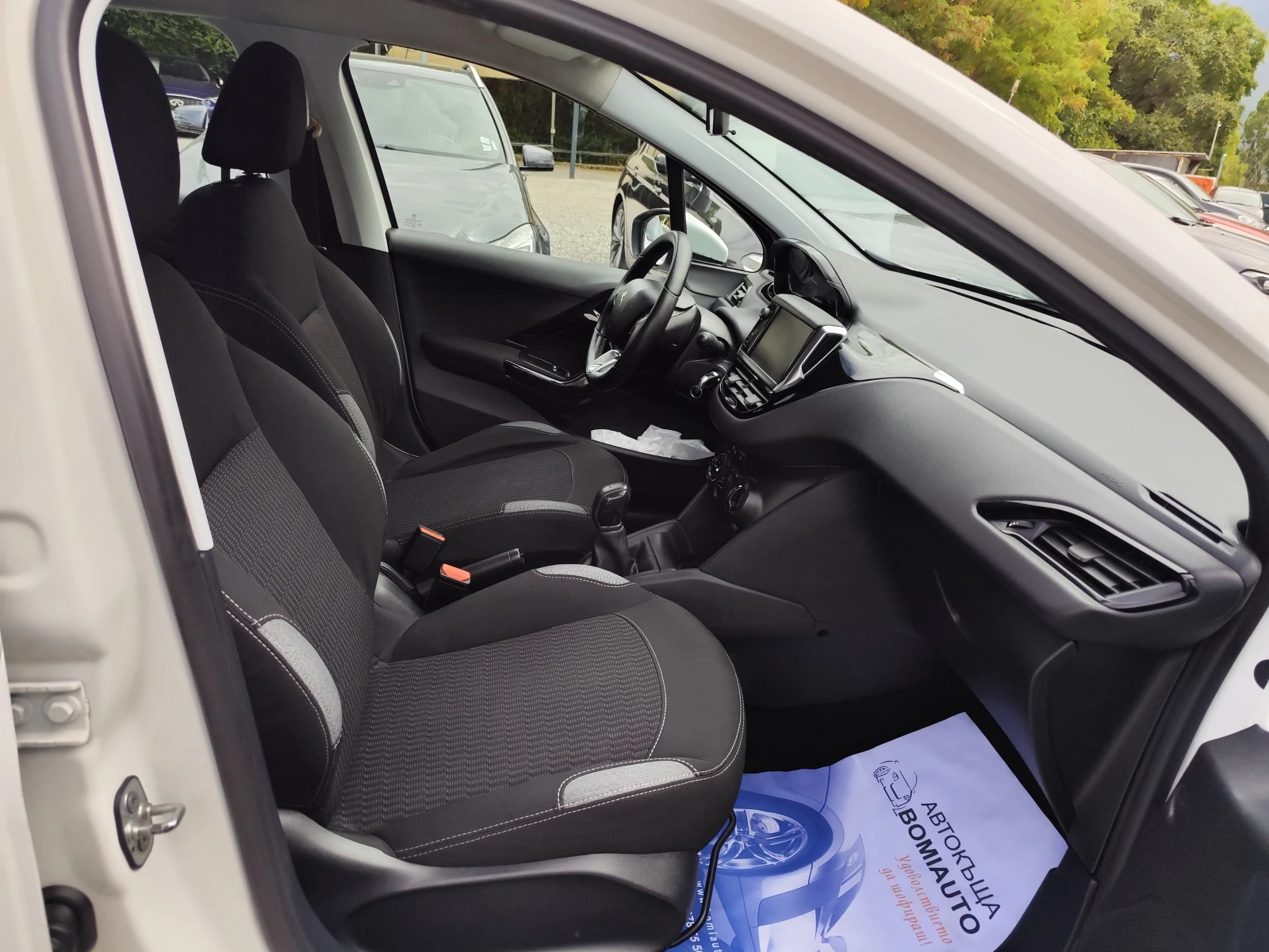 Peugeot 208 1.6HDi* FACE* EURO6B* LED* , снимка 11 - Автомобили и джипове - 56083080
