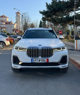 BMW X7 40i Xdrive/ Panorama/ Head Up/ История/ 140хил км, снимка 1