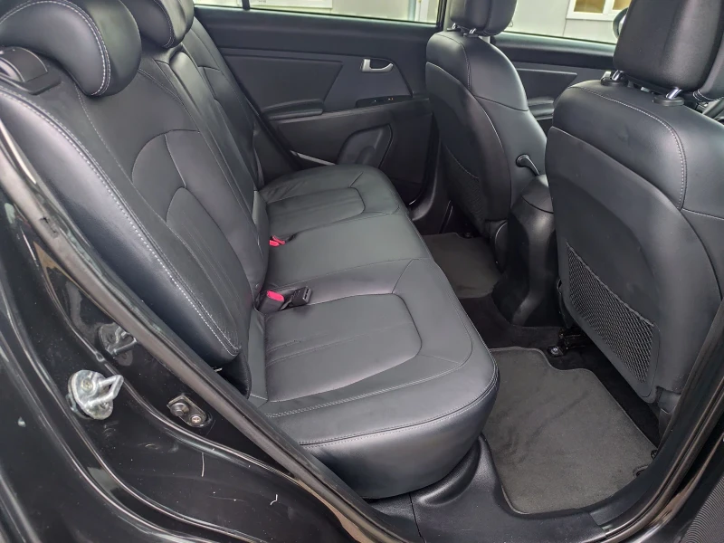 Kia Sportage 2.0 Швейцария , снимка 13 - Автомобили и джипове - 52886610