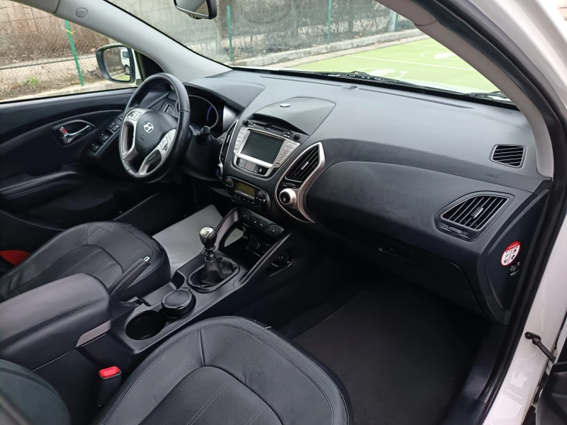 Hyundai IX35 2.0 CRDi Premium Limited 4WD ЕДИНСТВЕН СОБСТВЕНИК, снимка 11 - Автомобили и джипове - 53395862