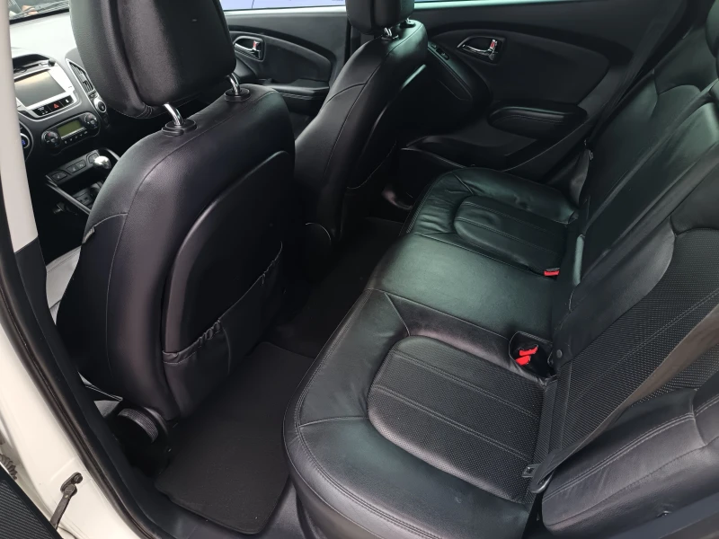 Hyundai IX35 2.0 CRDi Premium Limited 4WD ЕДИНСТВЕН СОБСТВЕНИК, снимка 12 - Автомобили и джипове - 53395862