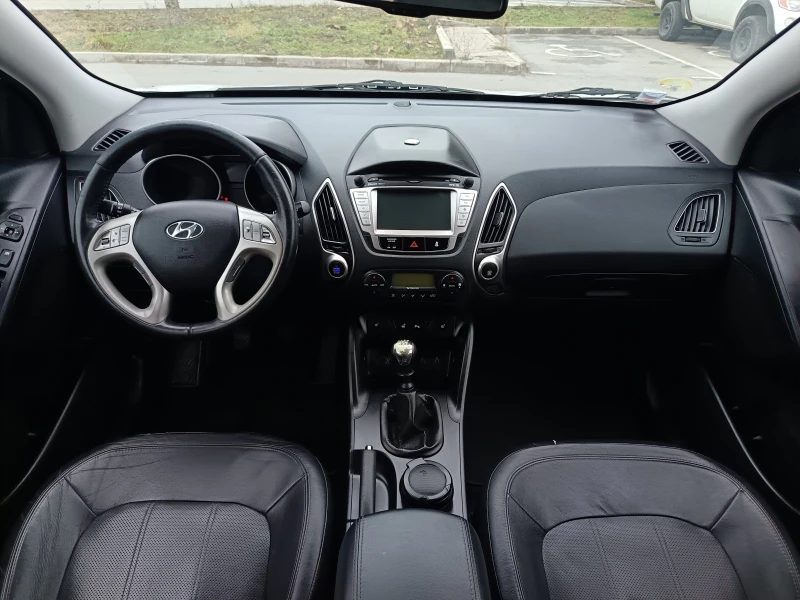 Hyundai IX35 2.0 CRDi Premium Limited 4WD ЕДИНСТВЕН СОБСТВЕНИК, снимка 10 - Автомобили и джипове - 53395862