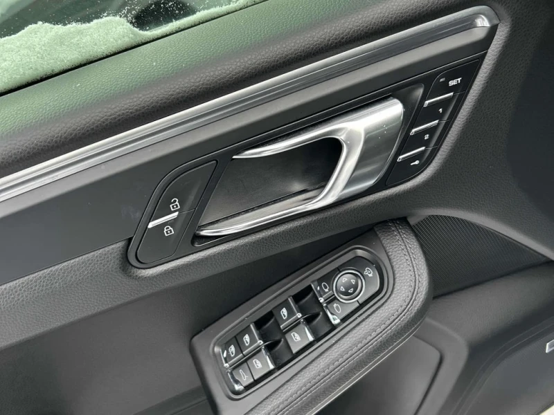 Porsche Macan * AWD * CARFAX * ОБДУХВАНЕ* 360 КАМЕРИ* , снимка 10 - Автомобили и джипове - 53439782