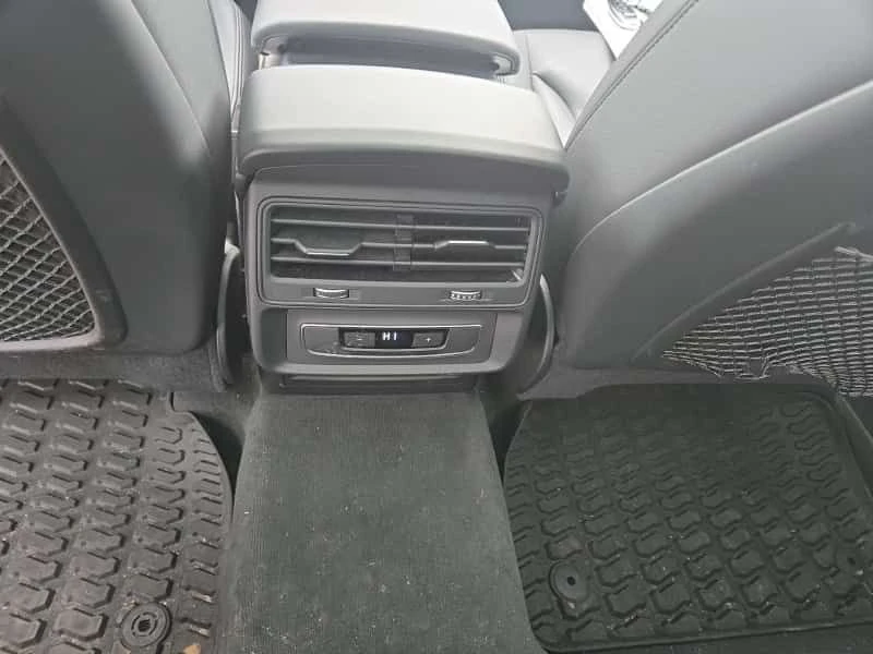 Audi Q7 KOMFORT 55 TFSI quattro | PANO | ПОДГРЕВИ | CARFAX, снимка 10 - Автомобили и джипове - 53818021