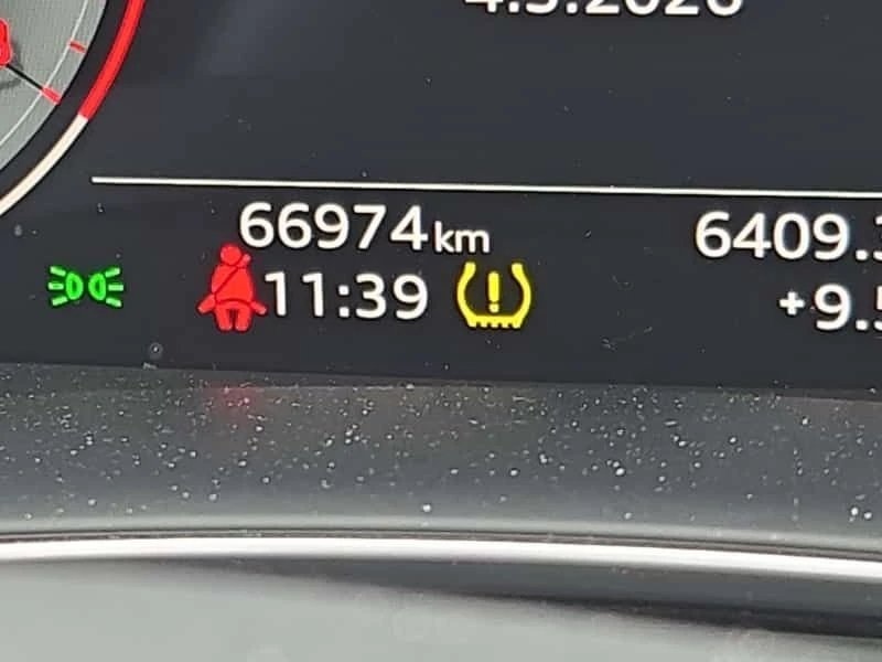 Audi Q7 KOMFORT 55 TFSI quattro | PANO | ПОДГРЕВИ | CARFAX, снимка 8 - Автомобили и джипове - 53818021