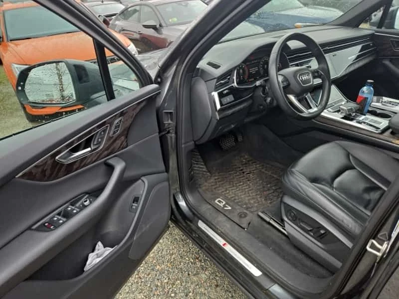 Audi Q7 KOMFORT 55 TFSI quattro | PANO | ПОДГРЕВИ | CARFAX, снимка 3 - Автомобили и джипове - 53818021
