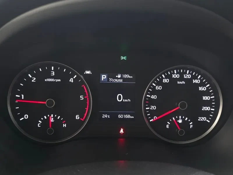 Kia Stonic Diesel 1.6 Prestige, снимка 8 - Автомобили и джипове - 56118224