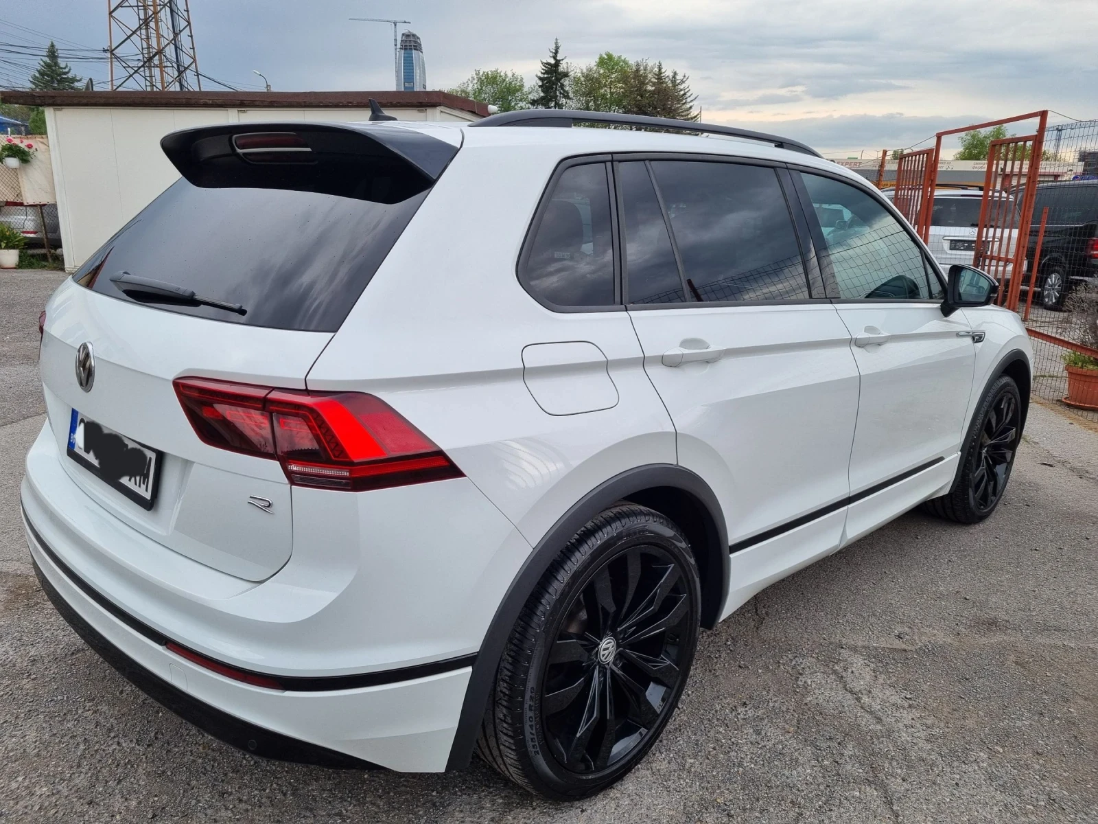 VW Tiguan 2.0 TSI 190к.с/DSG/Euro6/Камера360 /3хRline/ - изображение 8