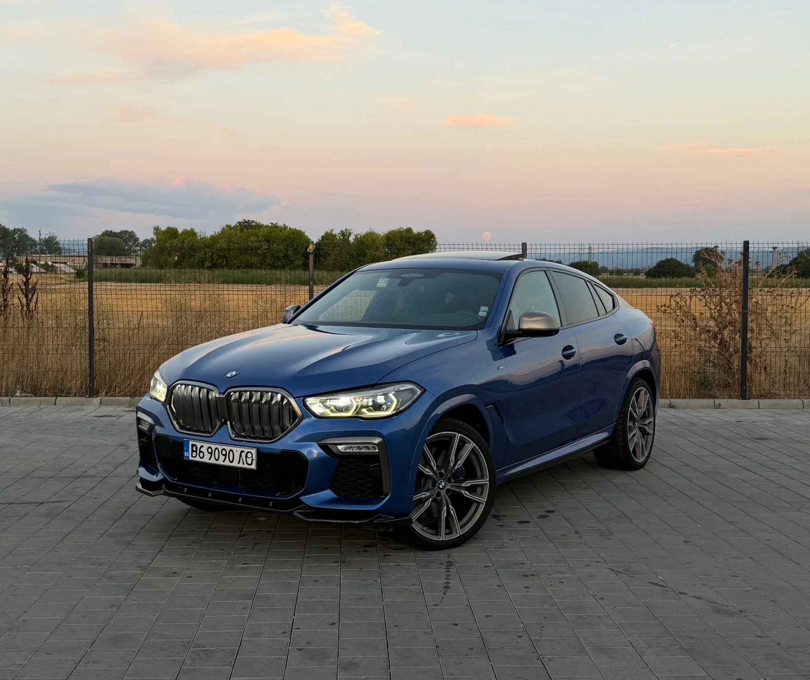 BMW X6 M50D, снимка 2 - Автомобили и джипове - 55845661