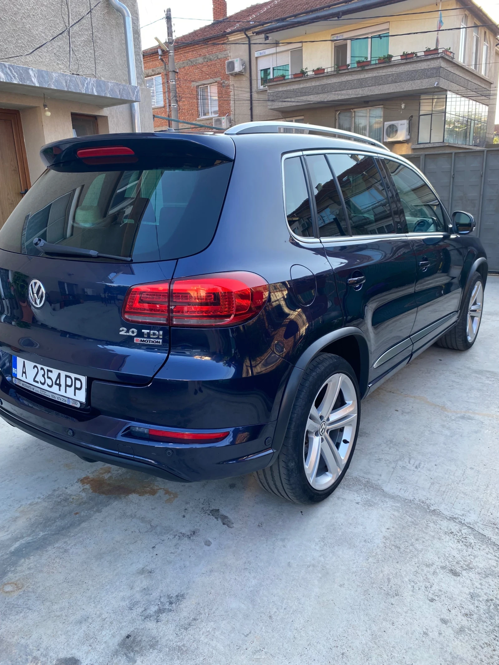 VW Tiguan R-line, снимка 2 - Автомобили и джипове - 56041576