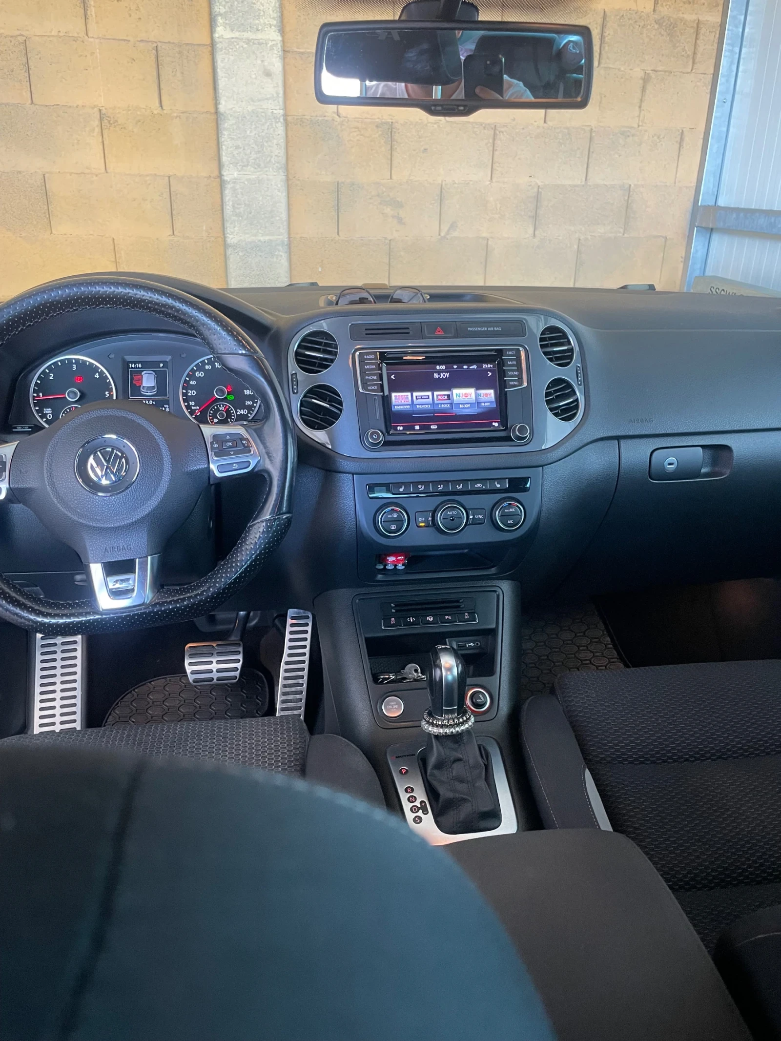 VW Tiguan R-line, снимка 8 - Автомобили и джипове - 56041576