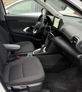 Toyota Yaris Cross 1.5 Hybrid , снимка 15