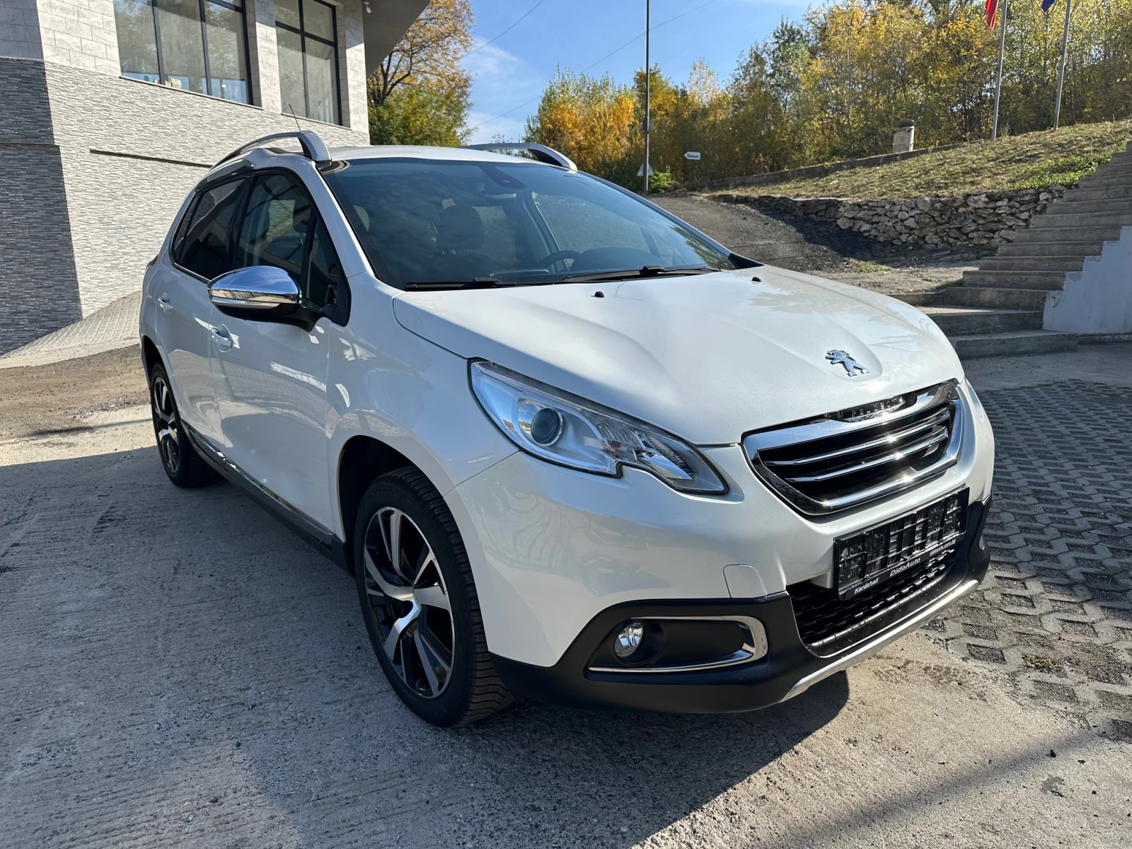 Peugeot 2008 1.2i Автомат.Allure. - изображение 2