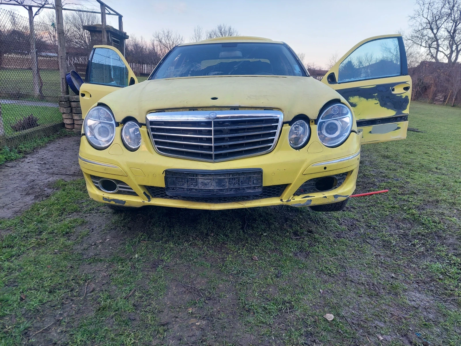 Mercedes-Benz E 220, снимка 2 - Автомобили и джипове - 53792302