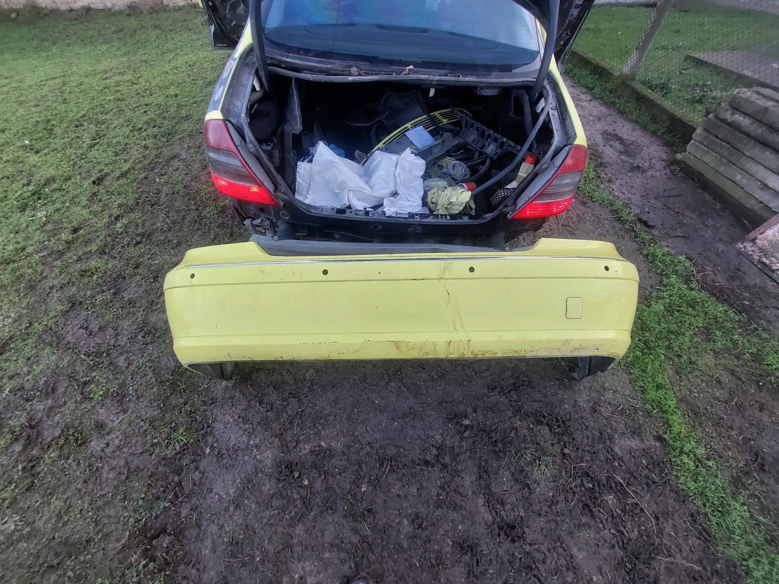 Mercedes-Benz E 220, снимка 3 - Автомобили и джипове - 53792302