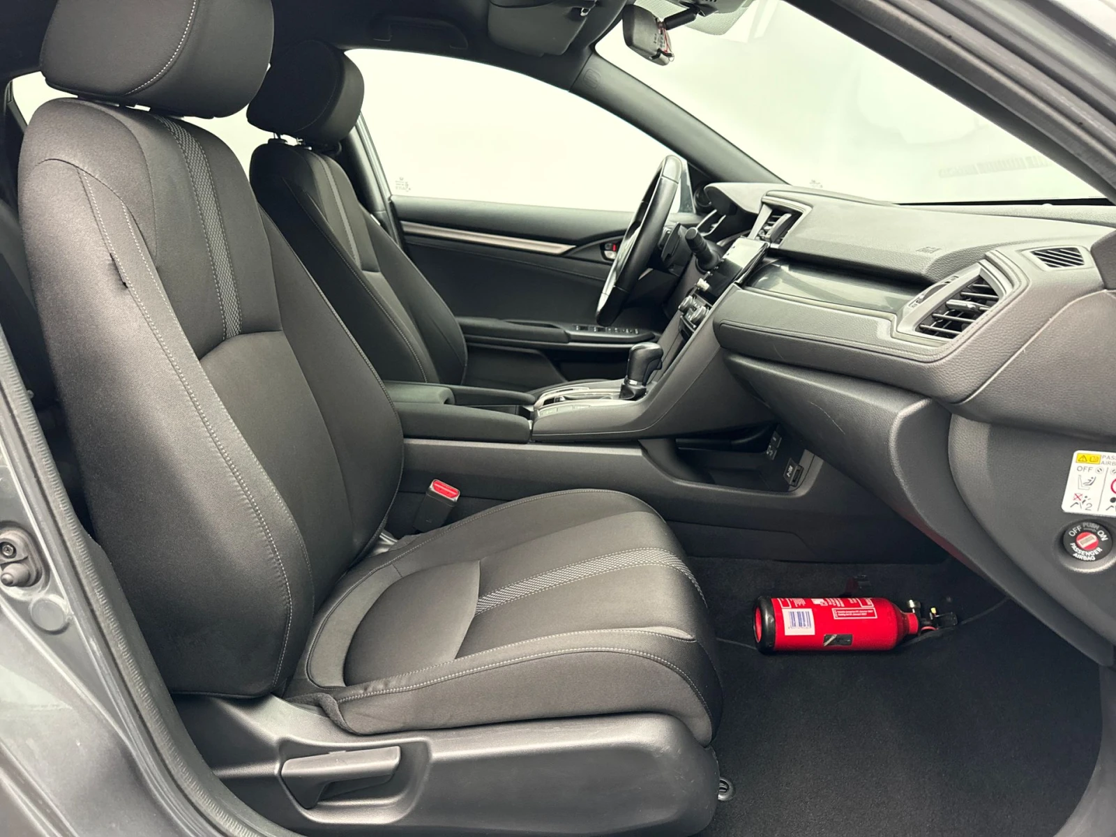 Honda Civic 1.0 i-VTEC Elegance, снимка 11 - Автомобили и джипове - 53998600