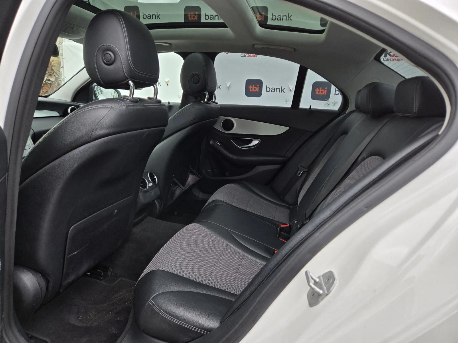 Mercedes-Benz C 220 2.2CDI-170кс/AMG LINE/DISTRONIC/PANORAMA/PREMIUM, снимка 9 - Автомобили и джипове - 54379561