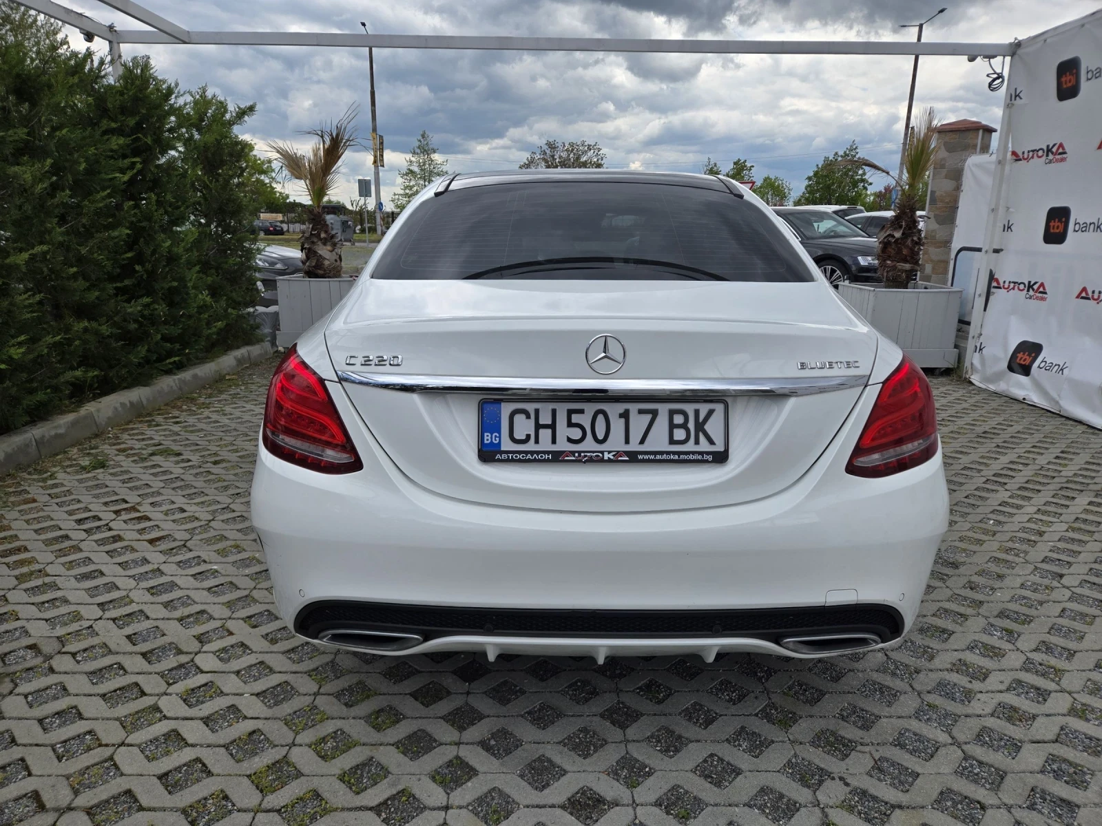 Mercedes-Benz C 220 2.2CDI-170кс/AMG LINE/DISTRONIC/PANORAMA/PREMIUM, снимка 4 - Автомобили и джипове - 54379561