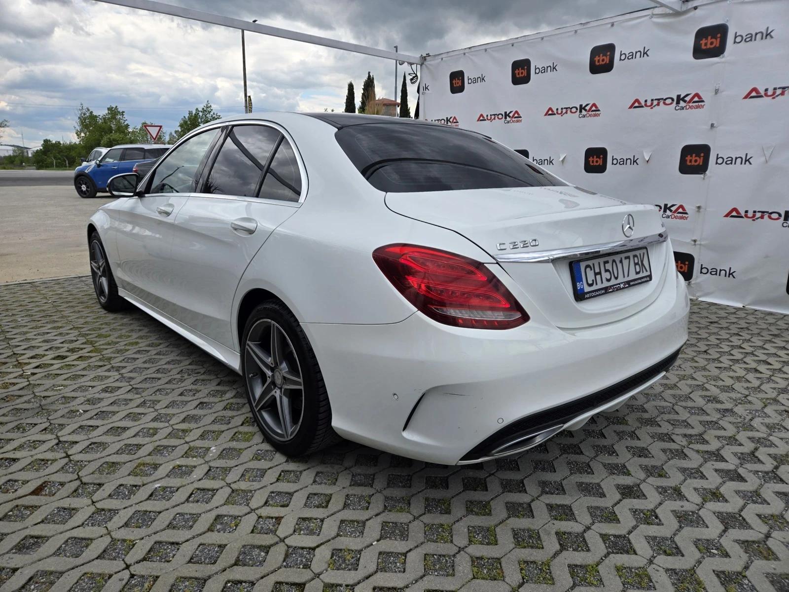 Mercedes-Benz C 220 2.2CDI-170кс/AMG LINE/DISTRONIC/PANORAMA/PREMIUM, снимка 5 - Автомобили и джипове - 54379561