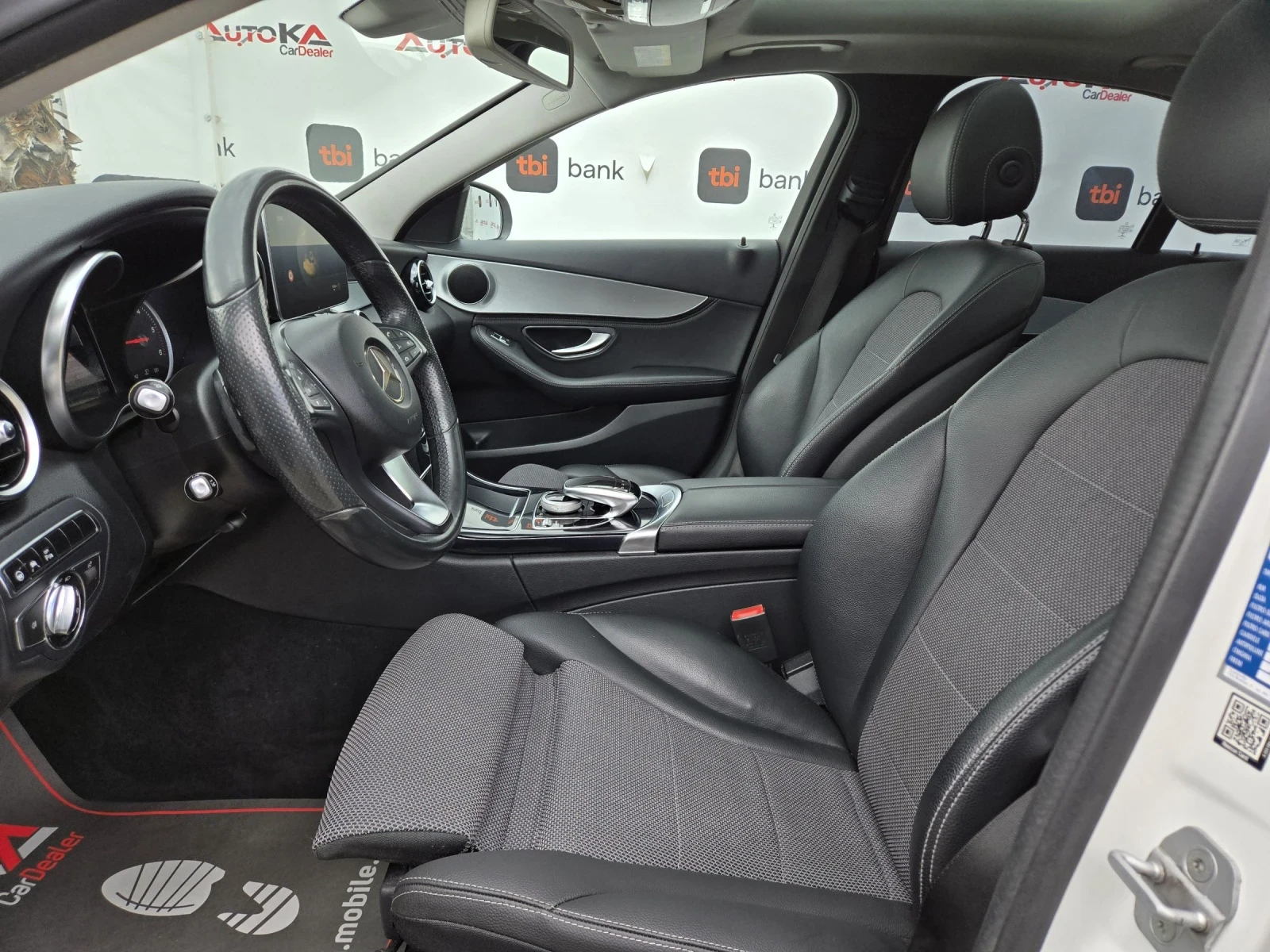 Mercedes-Benz C 220 2.2CDI-170кс/AMG LINE/DISTRONIC/PANORAMA/PREMIUM, снимка 7 - Автомобили и джипове - 54379561
