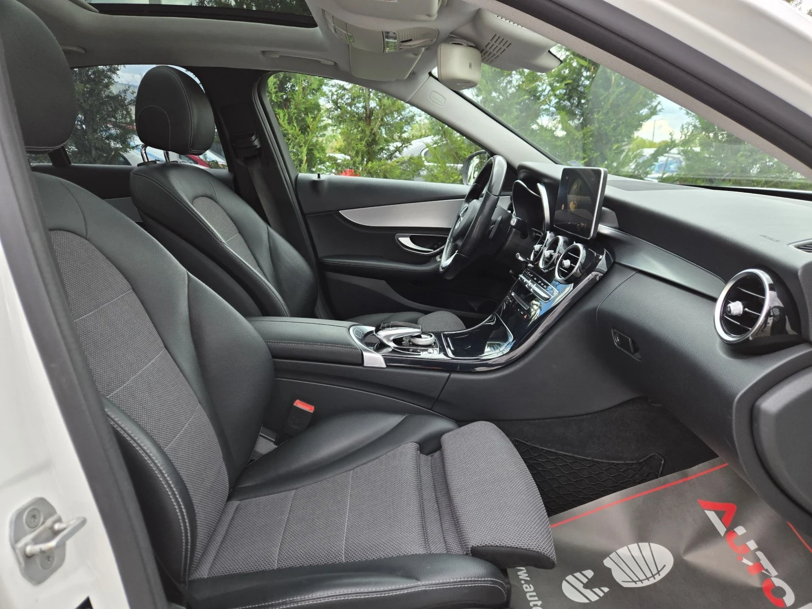 Mercedes-Benz C 220 2.2CDI-170кс/AMG LINE/DISTRONIC/PANORAMA/PREMIUM, снимка 14 - Автомобили и джипове - 54379561