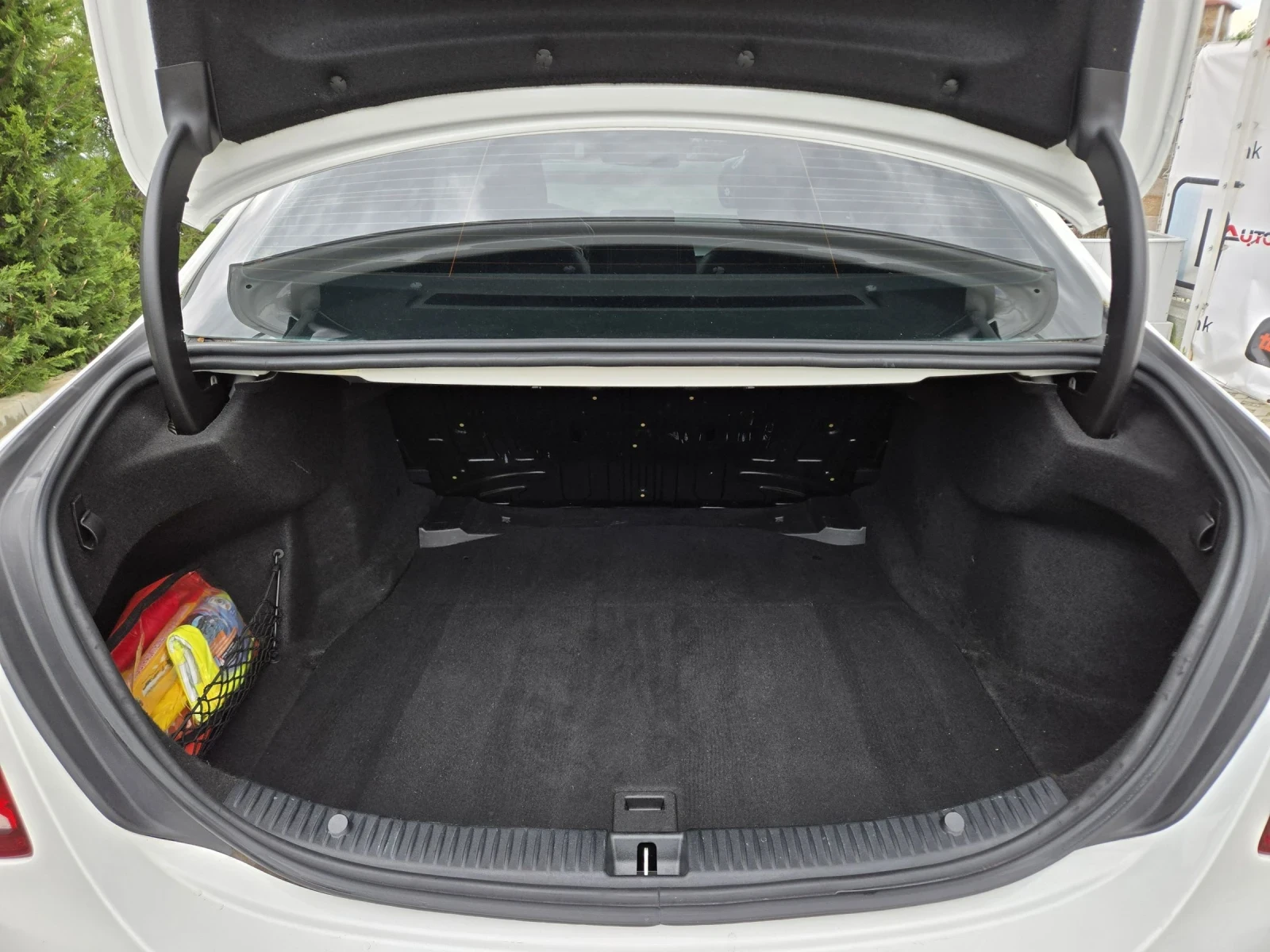 Mercedes-Benz C 220 2.2CDI-170кс/AMG LINE/DISTRONIC/PANORAMA/PREMIUM, снимка 10 - Автомобили и джипове - 54379561