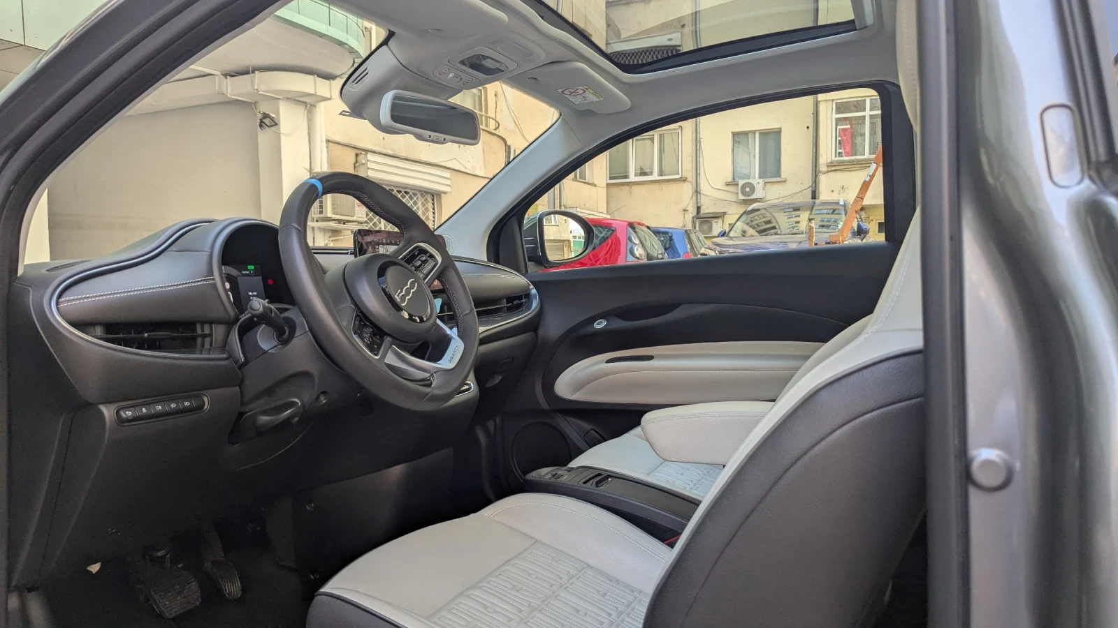 Fiat 500e La Prima, снимка 12 - Автомобили и джипове - 55430379