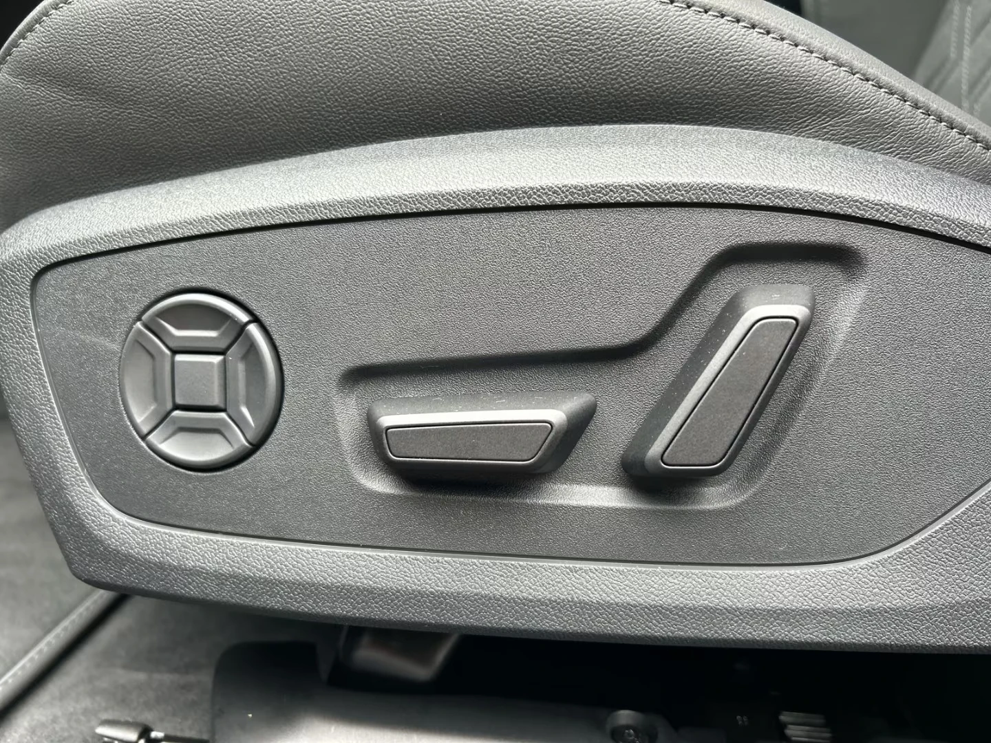 Audi A6 E-HYBRID/ S-LINE/ MMI DISPLAY/ MATRIX/ 360/ TECH +, снимка 10 - Автомобили и джипове - 55275585