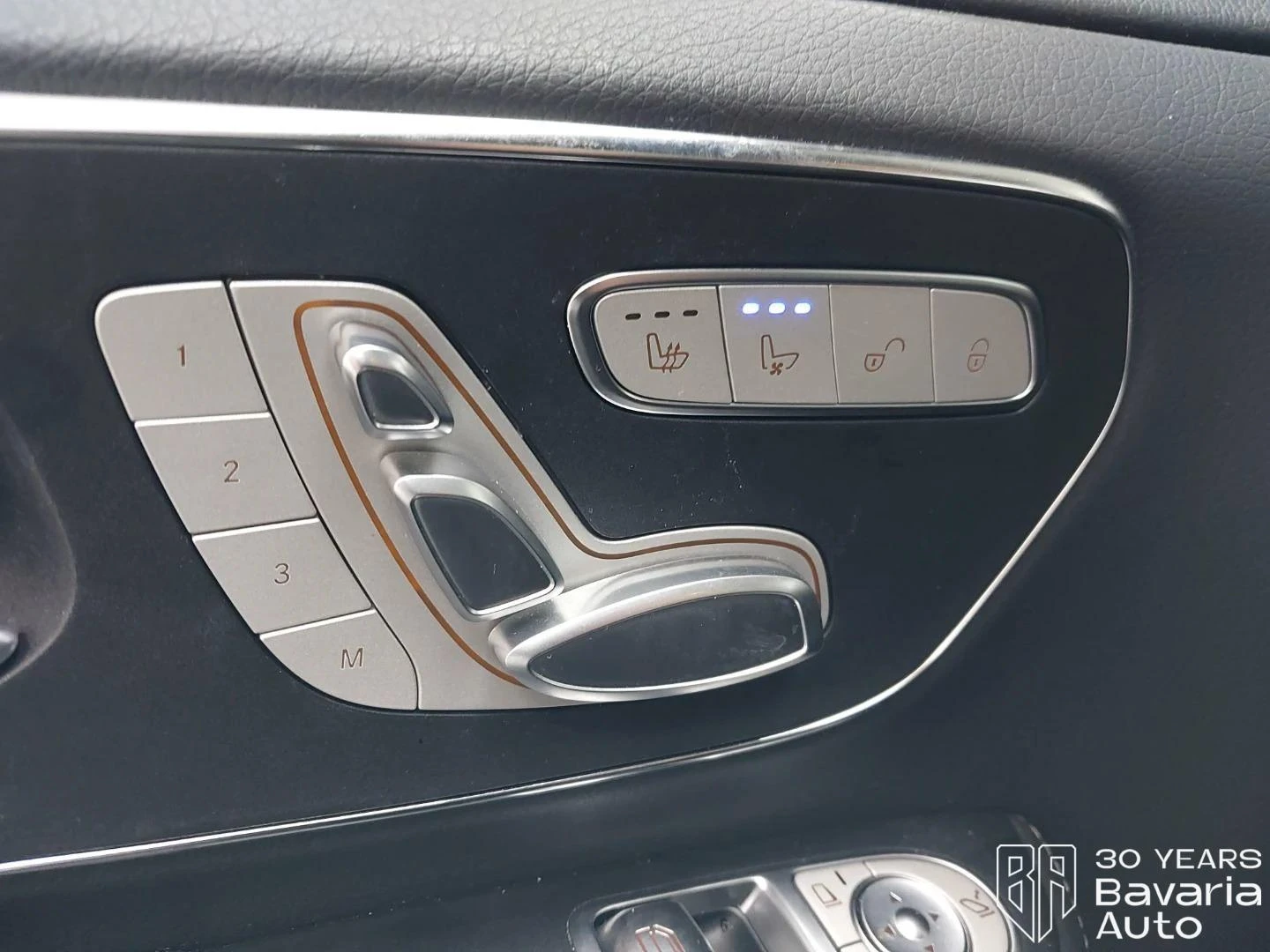 Mercedes-Benz V 300 d Lang 4MATIC 9G TRONIC Exclusive Edition, снимка 16 - Автомобили и джипове - 55401473