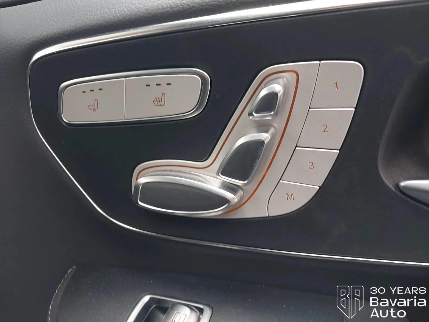 Mercedes-Benz V 300 d Lang 4MATIC 9G TRONIC Exclusive Edition, снимка 15 - Автомобили и джипове - 55401473