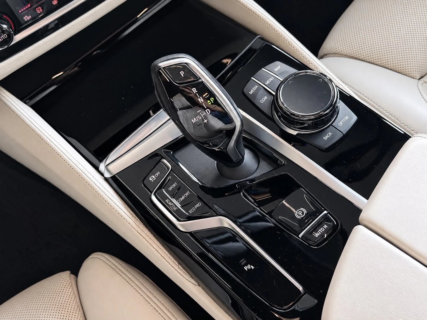 BMW 540 d* M-Sport* xDrive* Full* Обдух* H&U* ЛИЗИНГ , снимка 13 - Автомобили и джипове - 56083855