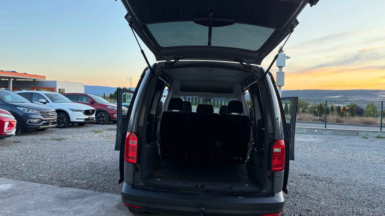 VW Caddy 2.0TDI* 102HP* MAXI, снимка 13 - Автомобили и джипове - 56641842