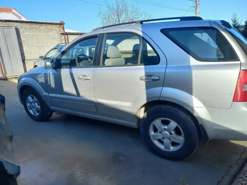 Kia Sorento 2.5CRDI, снимка 3 - Автомобили и джипове - 49215663