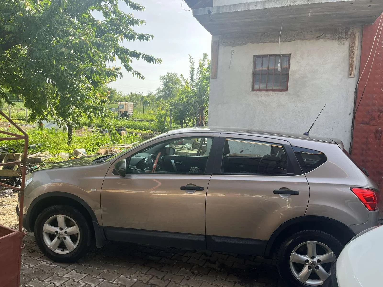 Nissan Qashqai 2.0 4x4 benzin/gaz - изображение 6