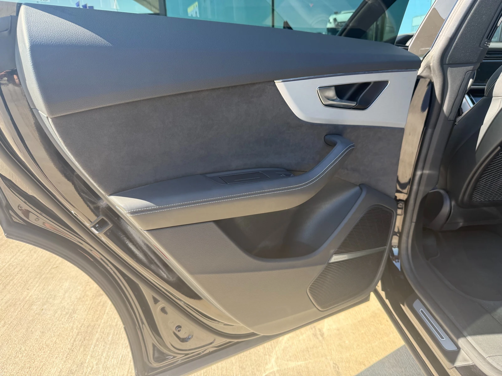 Audi Q8 / 82000КМ / S line / Acc / B&O / 360 / Pano / , снимка 16 - Автомобили и джипове - 55000546