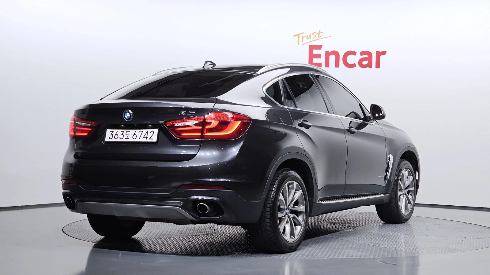 BMW X6 xDrive30d* HUD* ЕЛ. БАГАЖНИК* 360* КРАЙНА ЦЕНА, снимка 2 - Автомобили и джипове - 55348958