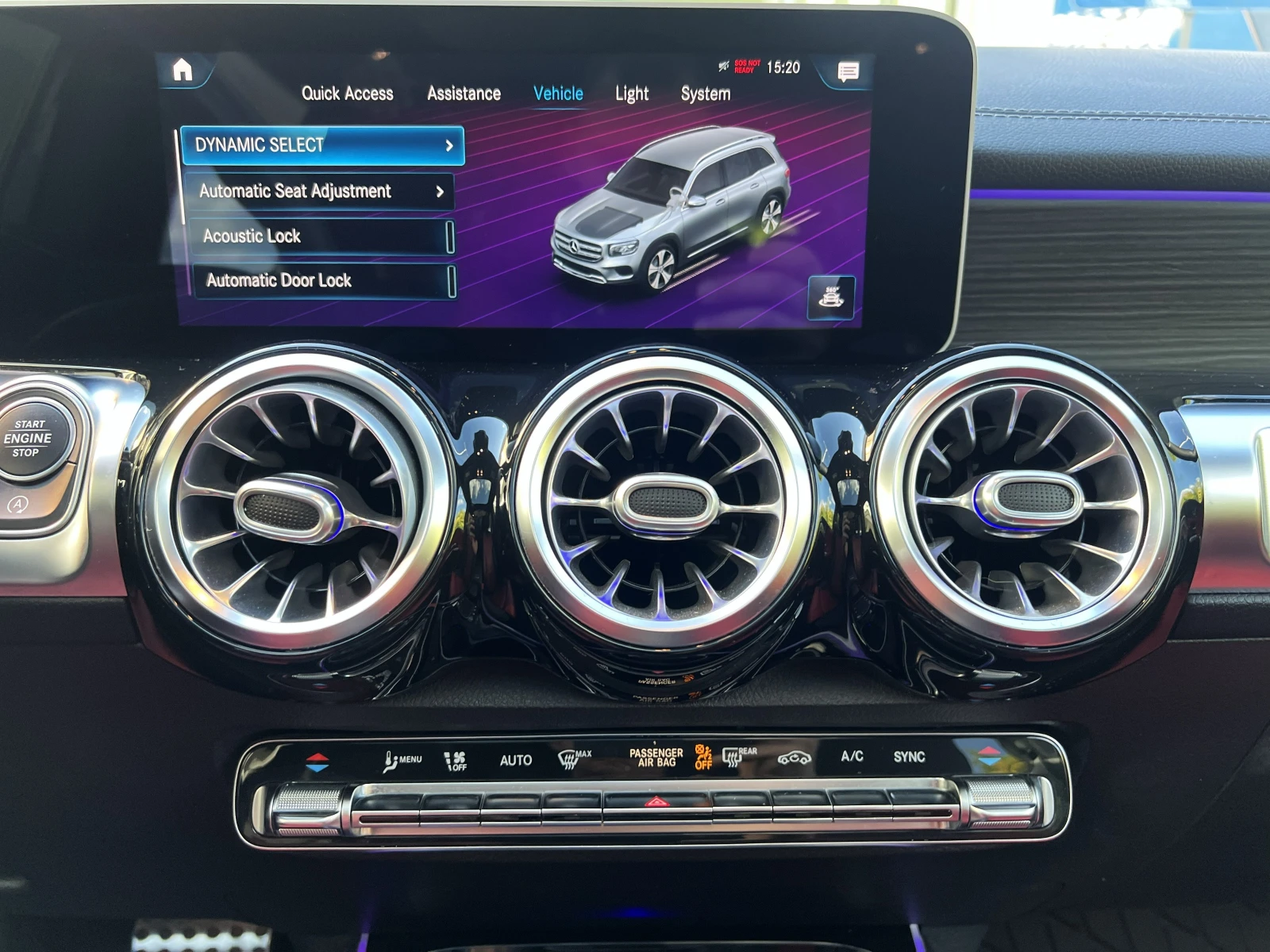 Mercedes-Benz GLB 250 AMG / NIGHT / BURM / 4-MATIC / PANO / 360 / , снимка 12 - Автомобили и джипове - 56104651