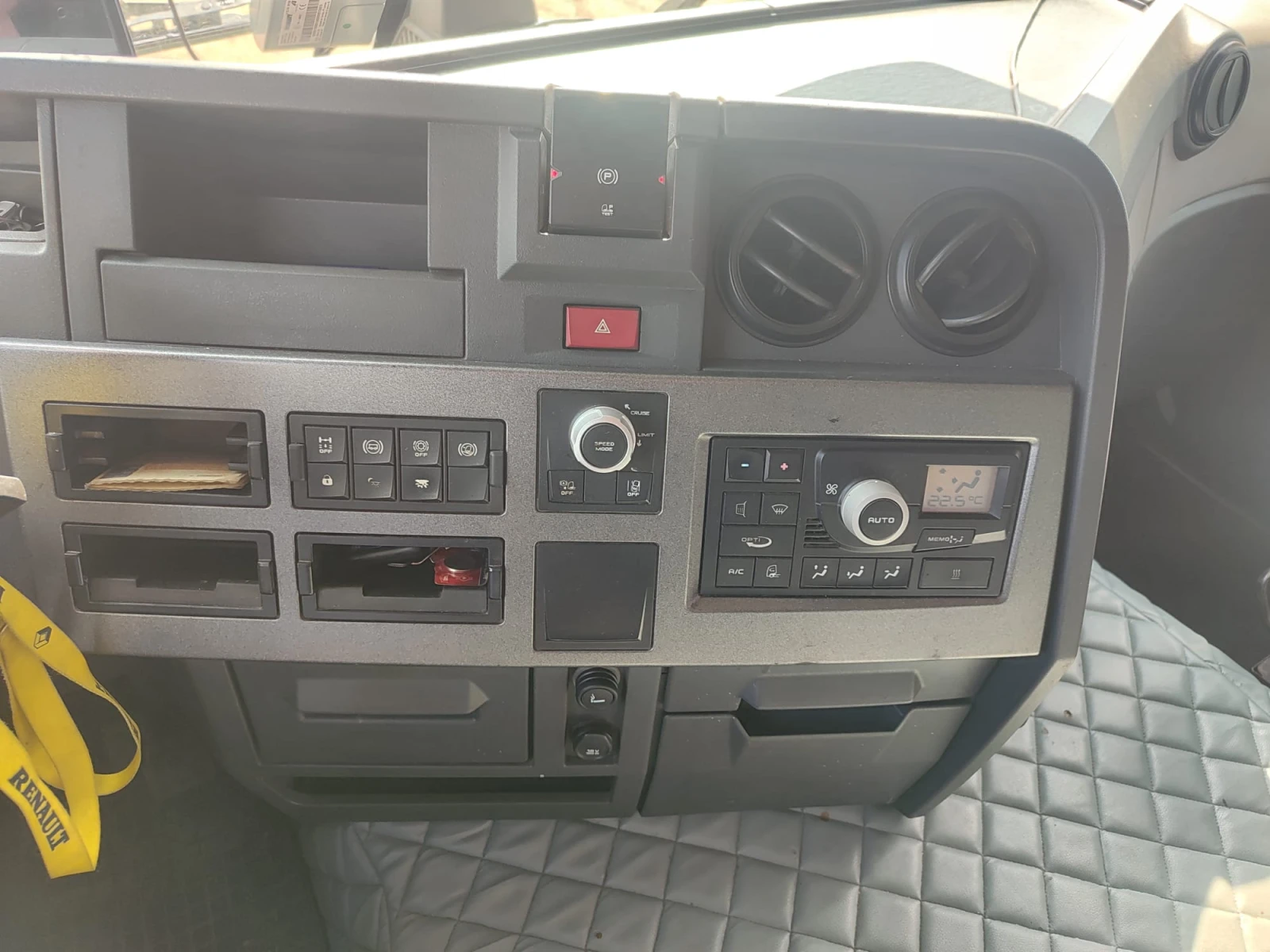 Renault T Ретардер, Охладител, снимка 9 - Камиони - 53936106