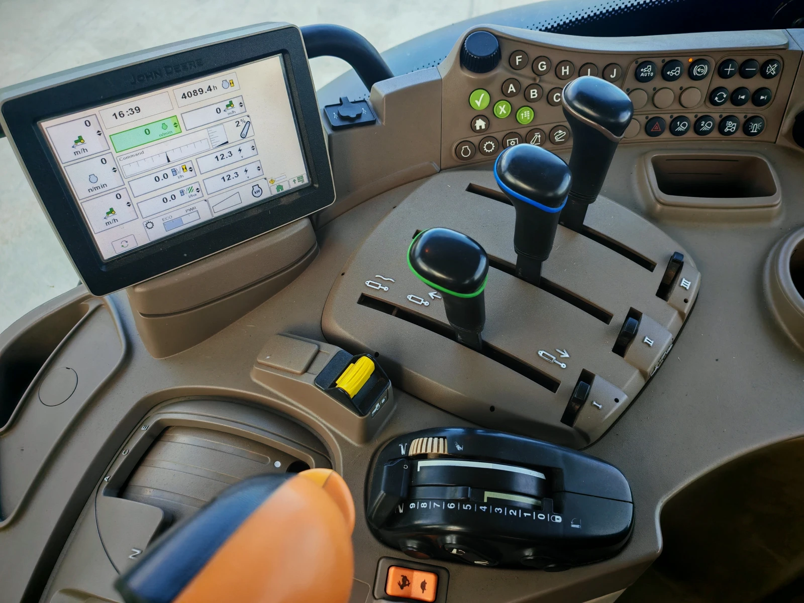  John Deere 6125R     20 % | Mobile.bg   12