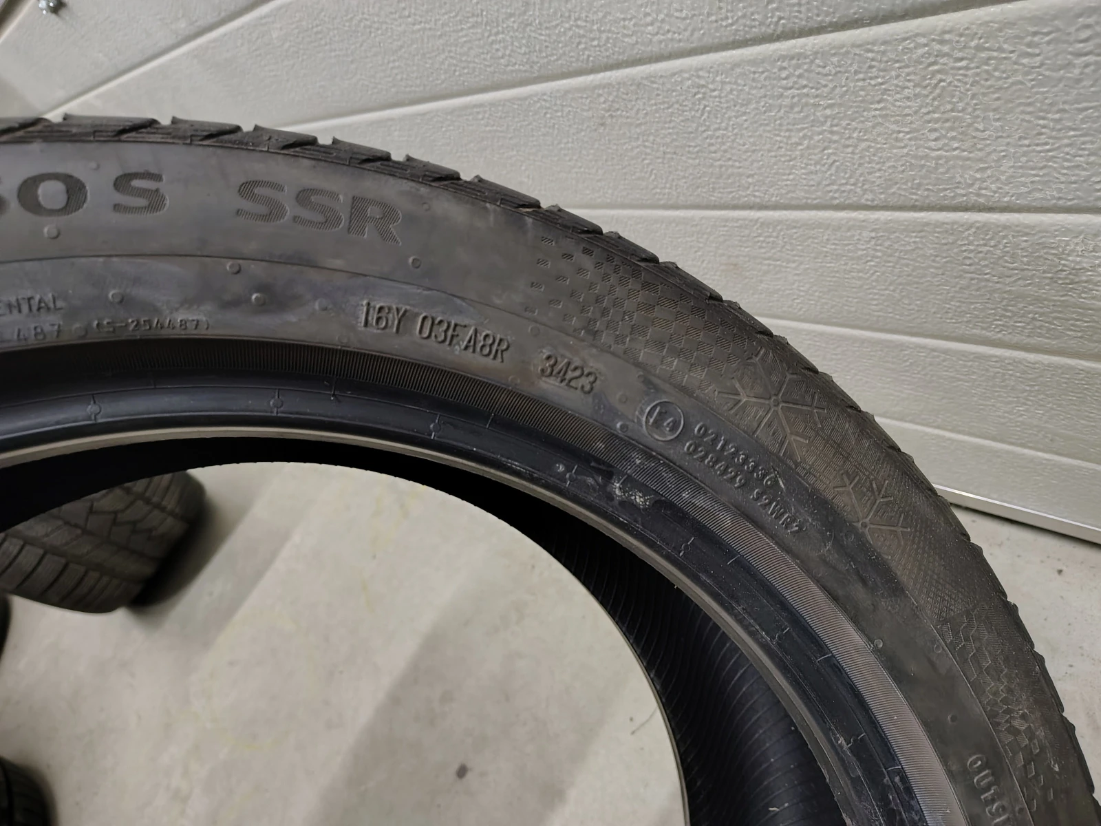 Гуми Зимни 245/45R19, снимка 6 - Гуми и джанти - 53941501