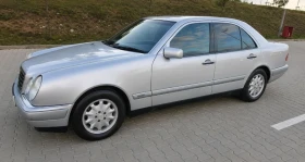 Mercedes-Benz E 200 Е200 УНИКАТ ! ТОП СЪСТОЯНИЕ ОБСЛУЖЕН без забележки, снимка 4