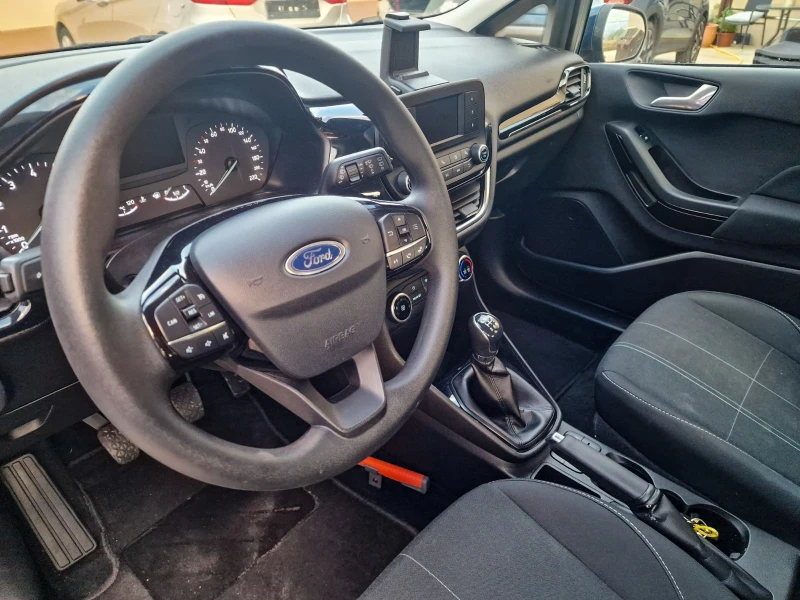 Ford Fiesta 1.1, снимка 9 - Автомобили и джипове - 47356630