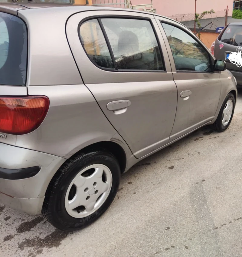 Toyota Yaris 1.0, снимка 5 - Автомобили и джипове - 47720859