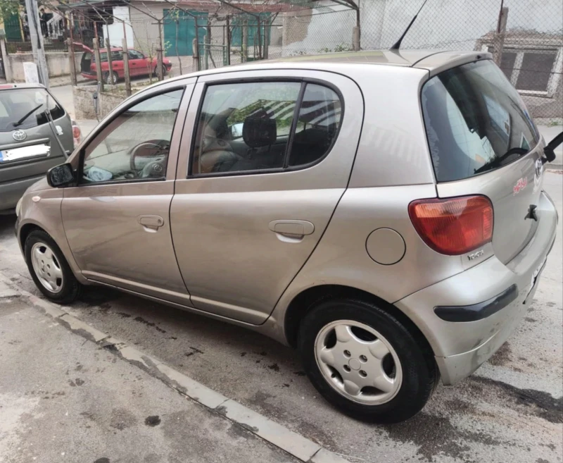 Toyota Yaris 1.0, снимка 3 - Автомобили и джипове - 47720859