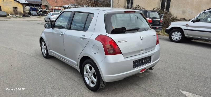 Suzuki Swift 1.3i КАТО НОВ, снимка 4 - Автомобили и джипове - 49505170