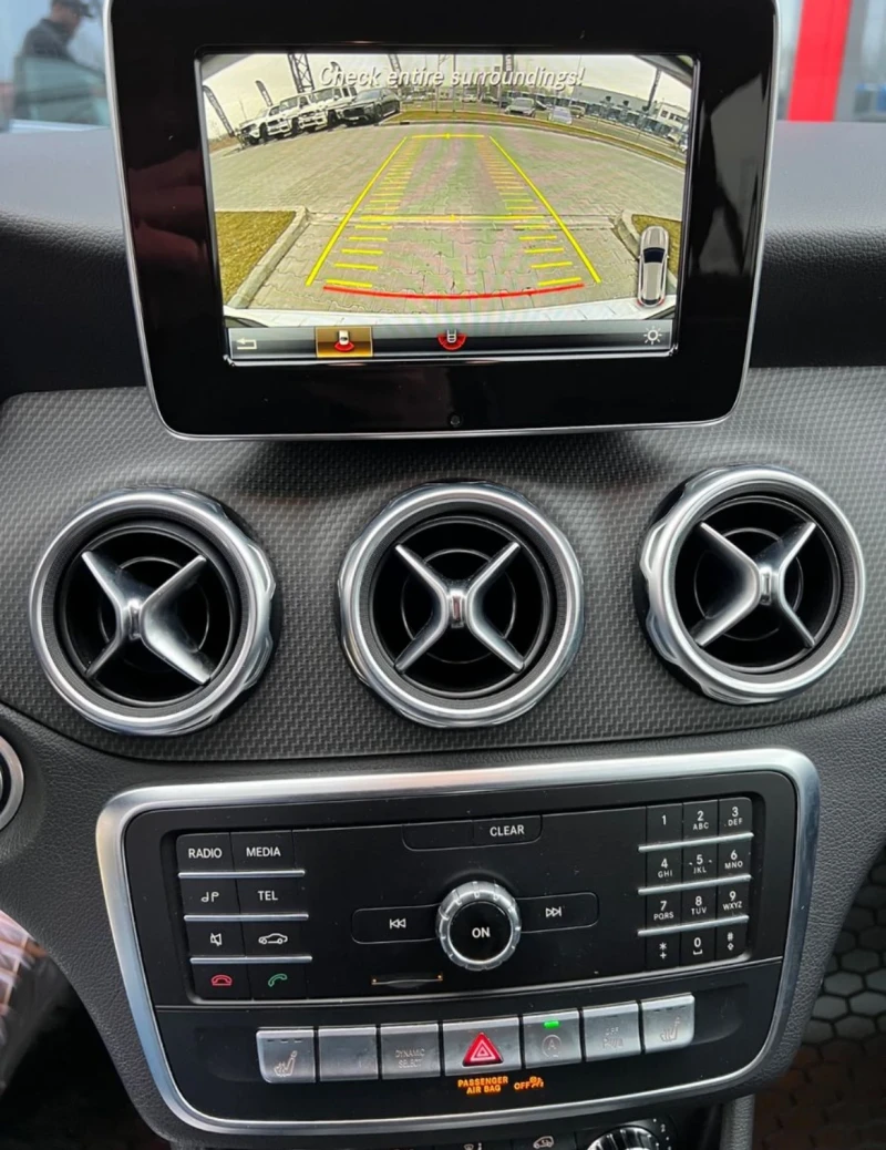 Mercedes-Benz GLA 180 64 000 км Нави Лед, снимка 12 - Автомобили и джипове - 52662982