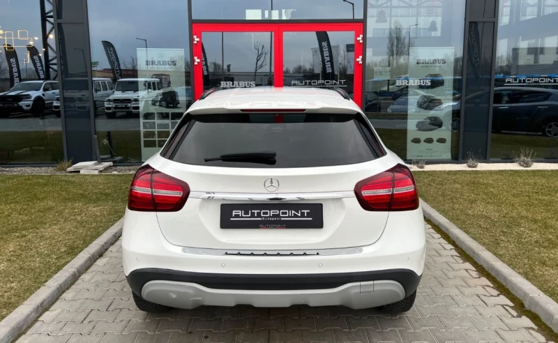 Mercedes-Benz GLA 180 64 000 км Нави Лед, снимка 4 - Автомобили и джипове - 52662982